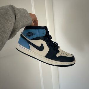 Jordan 1 Retro Obsidian